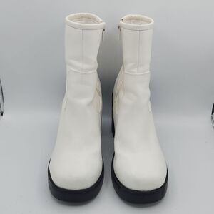 Urban Outfitters Gwen White Platform Boots Booties Size 9M Faux Leather